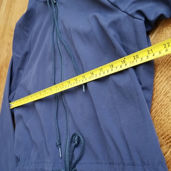 (M) Weekenders Women's Made in Canada Trench Coat Folds into Bag! - Picture 7 of 9